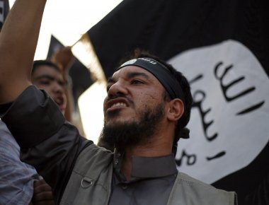 Ράκα: Κούρδοι σκότωσαν το γνωστό αοιδό και... «καμάρι» του ISIS (φωτό)